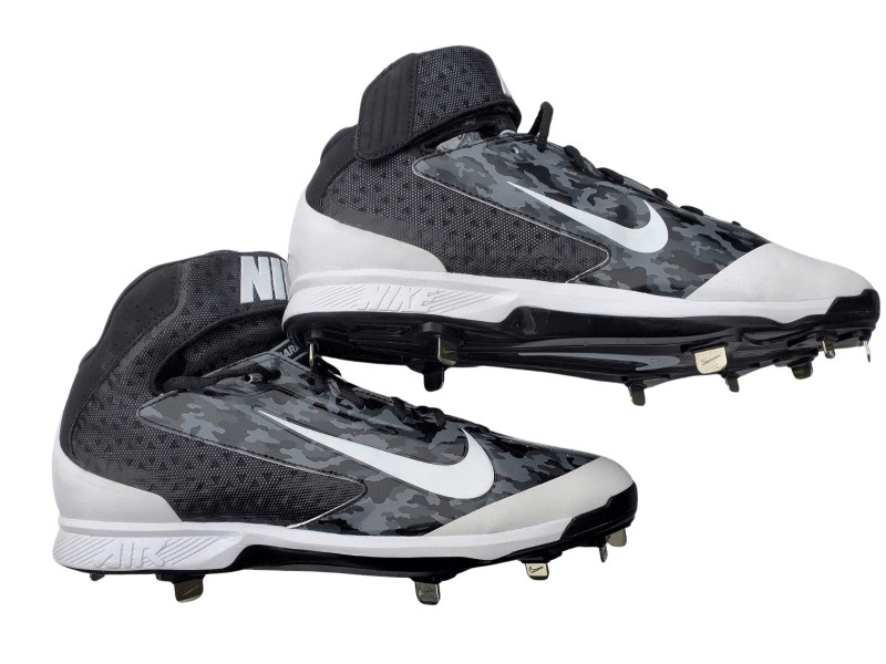 Nike Air Huarache Pro Mid Metal But... Nike Air Huarache Pro Mid Metal But...